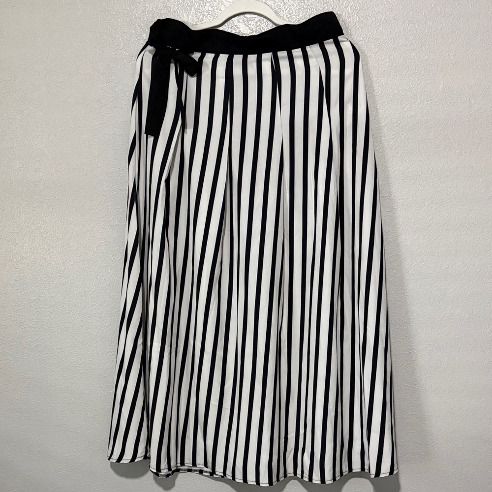 SHEIN Black and White A-Line Skirt